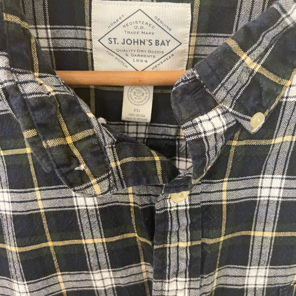 Men’s St Johns Bay Button down - Picture 2 of 3